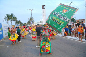 Pré-Carnaval de folia e compromisso ambiental na Beira-Mar
