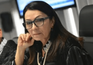 Que coisa feia juíza Alice Rocha…