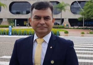 Deputado Allan Garcês paga alvo da PF com dinheiro público