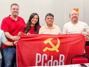 Comunista, Ana do Gás vota “sim” por homenagem a Michelle Bolsonaro