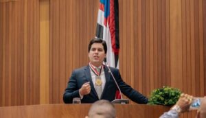 André Fufuca recebe a Medalha do Mérito Legislativo Manuel Beckman