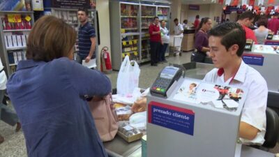 Salário base de comerciários que trabalham em São Luís passa a ser R$ 1.590,70 e feriados são definidos; Segunda e terça de Carnaval estão fora