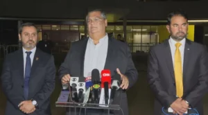 Flávio Dino quer assumir antes de Lula para tirar bolsonaristas dos quarteis