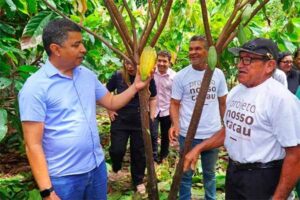 Bira e equipe da SAF visitam projeto Nosso Cacau em Paço do Lumiar