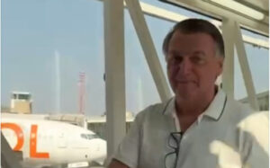 Bolsonaro embarca em voo para São Luís; agenda tem carreata e comício