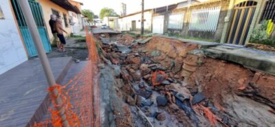 Assista! Rua vira imensa cratera e deixa moradores apavorados no Maiobão, em Paço do Lumiar