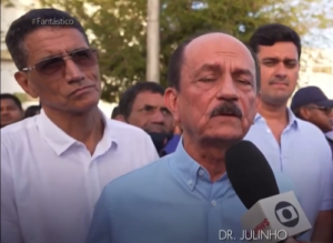Prefeito Julinho é detonado nas redes ao mascarar educação em propagandas
