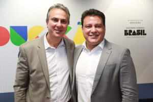 Felipe Camarão participa de reunião com ministro da Educação em Brasília