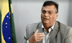 Flávio Dino critica PRF e diz que o silêncio de Bolsonaro é para estimular ataques ao estado democrático de direito