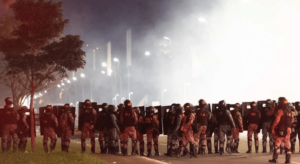 Cappelli manda prender 300 bolsonaristas que retornavam a pé a acampamento armado no Quartel
