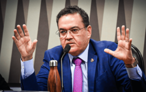 Denúncia de rachadinha envolvendo Michelle coloca ex-senador Rocha dentro do caixa 2