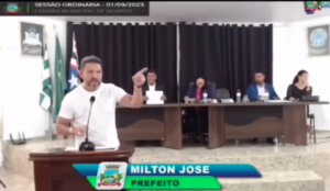 Prefeito diz que vereadora cobrou cargos e propina para apoiá-lo