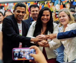 Sob risco de perder mandato, Ana do Gás permanece no PCdoB, mesmo contra a vontade