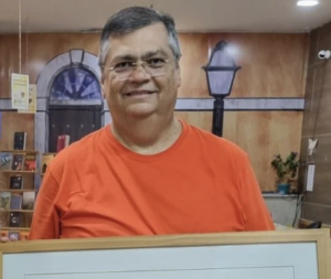 Dino rearruma abóboras