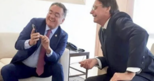 Roberto Rocha se lança como pré-candidato da direita ao governo