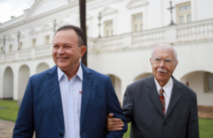 Sem a presença de Dino, Sarney agradece Brandão por ter “pacificado o estado”