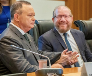 “Uepa, para com isso. Essa relação não tá boa”, diz Othelino sobre deputados e Brandão