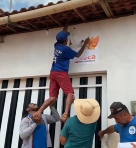 Moradora tem cartaz de candidata arrancado de sua casa em Marajá do Sena