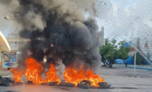 Moradores protestam na Avenida São Luís Rei de França, no Turu