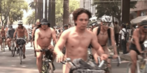 Faz sentido!!! Ciclistas fazem protesto nus