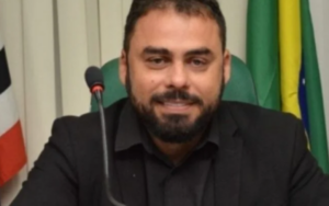 Vereador Dudu Diniz passa mal ao ser cobrado sobre funcionário fantasma na Câmara de Ribamar