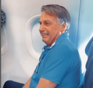 Vídeo: Bolsonaro desembarca em Imperatriz para motocarreata em apoio à candidatura de Mariana Carvalho