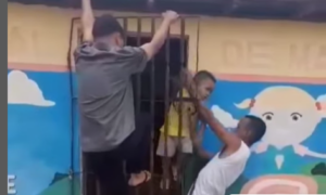 Vídeo: pai encontra filho trancado em creche sem nenhum funcionário em Ribamar