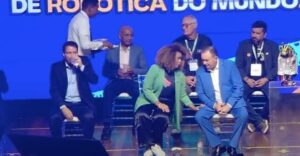 Camarão segue fora da Secretaria de Educação