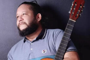 Morre aos 47 anos, o cantor e compositor maranhense Carlos Berg