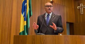 César Pires destaca trajetória e elogia espírito democrático de Sálvio Dino