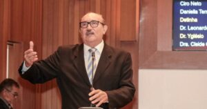 César Pires pede à SES informações sobre água mineral consumida no MA