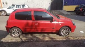“Clio do milhão” teria sido deixado de propósito em frente a endereço ligado a médico