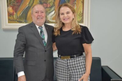 Procurador-geral de justiça recebe prefeita de Lago da Pedra para tratar de questões municipais