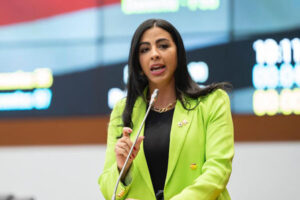 Deputada Daniella repudia fala misógina de Léo Costa contra Iracema Vale