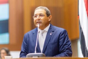 Jota Pinto assume mandato no lugar de Júnior Cascaria e mulher do deputado assume cargo de secretária no Governo do Maranhão