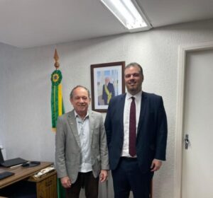 Rodrigo Lago discute estratégias de inclusão digital durante reunião em Brasília