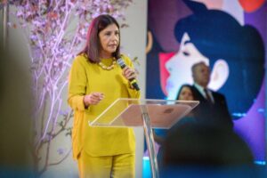 Em Seminário, Roseana lembra personalidades femininas na política