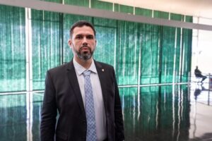 Abre os olhos, governador! Fábio Macedo vive falando mal da família Brandão