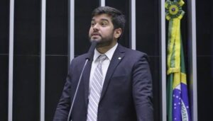 Agora vice-líder de Lula, Marreca filho abandona frente encabeçada por Zambelli
