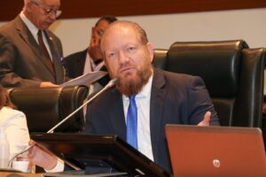 Othelino Neto não tem mais o mesmo poder sobre os deputados