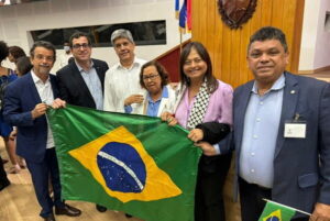 O contribuinte é quem paga!!! Câmara gasta R$ 90 mil para deputados de esquerda passarem 1º de Maio na Ilha de Fidel Castro