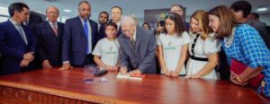 Exposição de obras e biografia de José Sarney retrata legado literário e político do ex-presidente