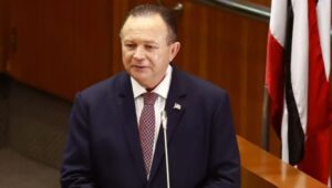Brandão relata trajetória de Sarney e diz que ele escreveu página importante da história