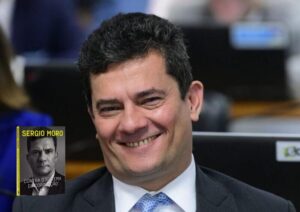 Moro engana próprio filho de 2 anos com falso prêmio por trabalho realizado como magistrado