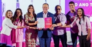 Iracema Vale prestigia ação estadual alusiva ao ‘Outubro Rosa’