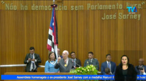 “A gratidão é a memória do coração”, diz Sarney ao ser homenageado na Assembleia Legislativa