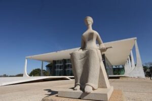 Supremo decide que juízes poderão julgar causas de clientes de escritórios de parentes