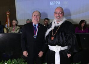 Eduardo Nicolau recebe medalha em solenidade de 132 anos do MPPA
