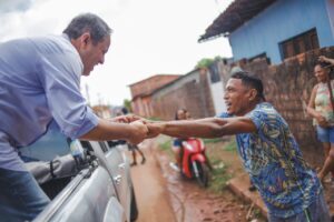 Edivaldo Jr troca debate por carreatas no interior