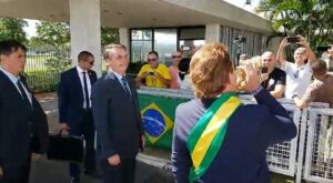 Bolsonaro mantém clima de ameaça e investimentos fogem do país